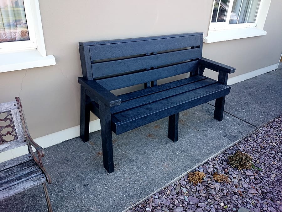 Outdoor Recycled Plastic High Back Bench. - Image 3